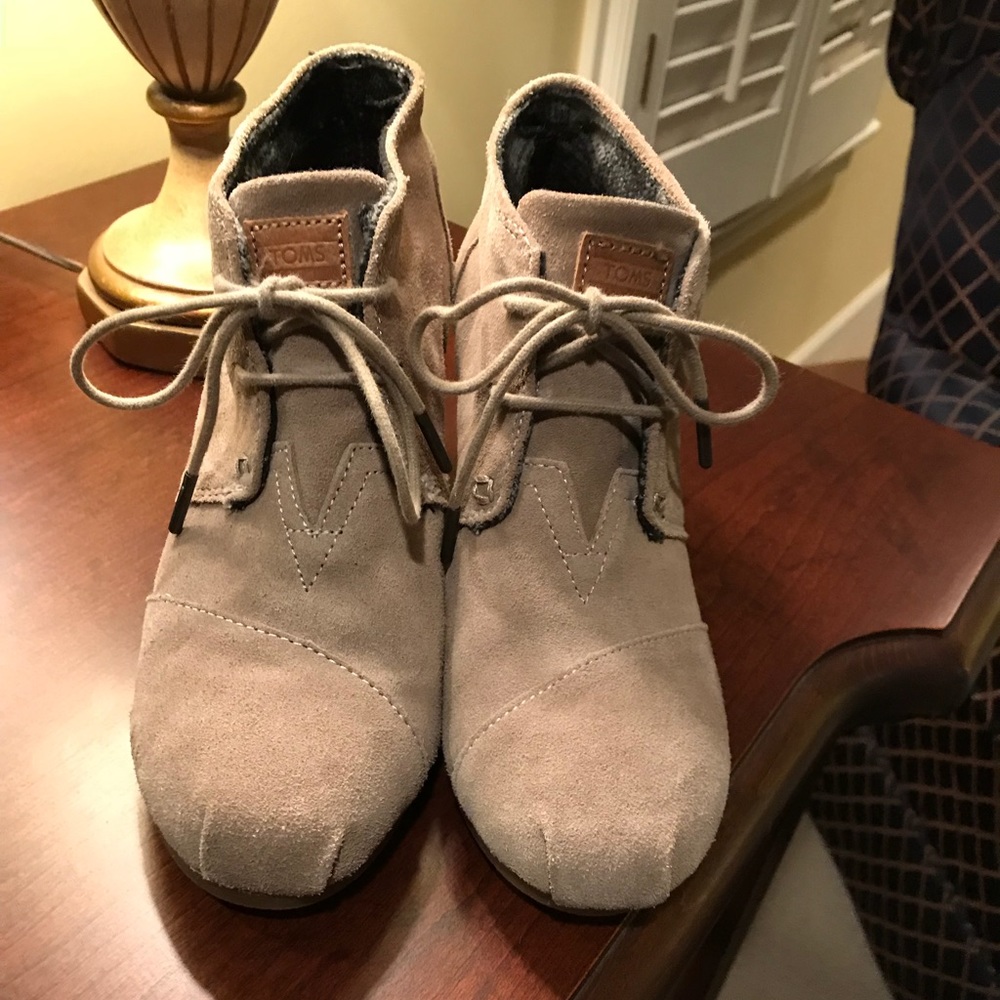 Tom’s suede wedge lace-ups